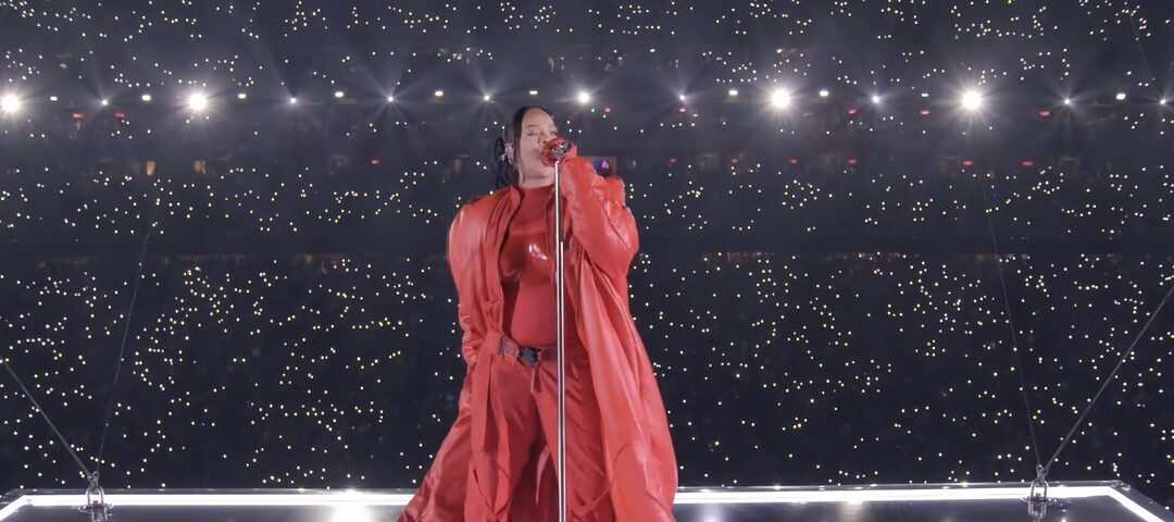 빌보드 여왕 리한나 (Rihanna), 강렬하게 슈퍼볼 하프타임 쇼 빛내